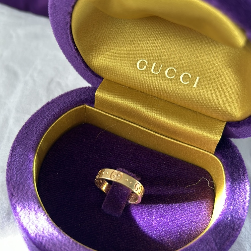 GUCCI solid 18-karat gold
ring size 6 - Picture 4 of 4
